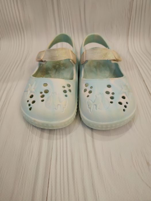 Босоніжки крокси взуття 24