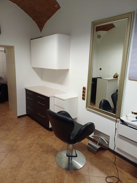 Wynajmę stanowisko dla fryzjerki damskiej, kosmetyczki lub barbera.