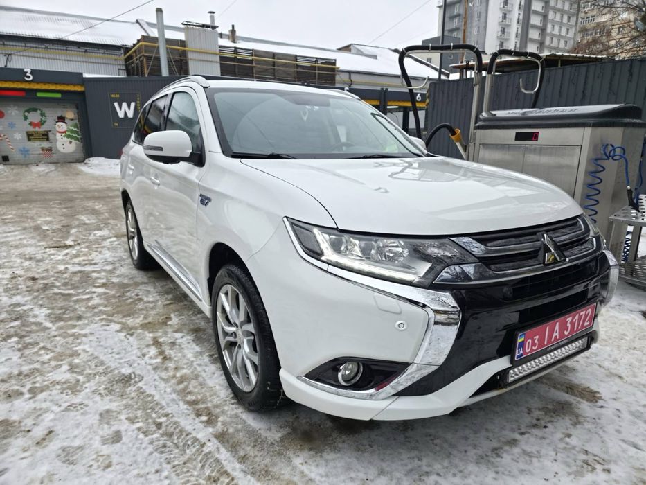 Mitsubishi Outlender PHEV 2016
