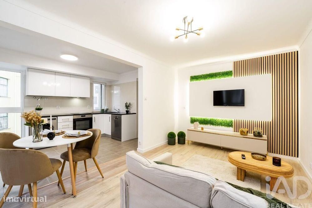 Apartamento T4 em Alcobaça e Vestiaria de 101 m2