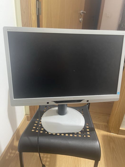 Computador com ecra e teclado