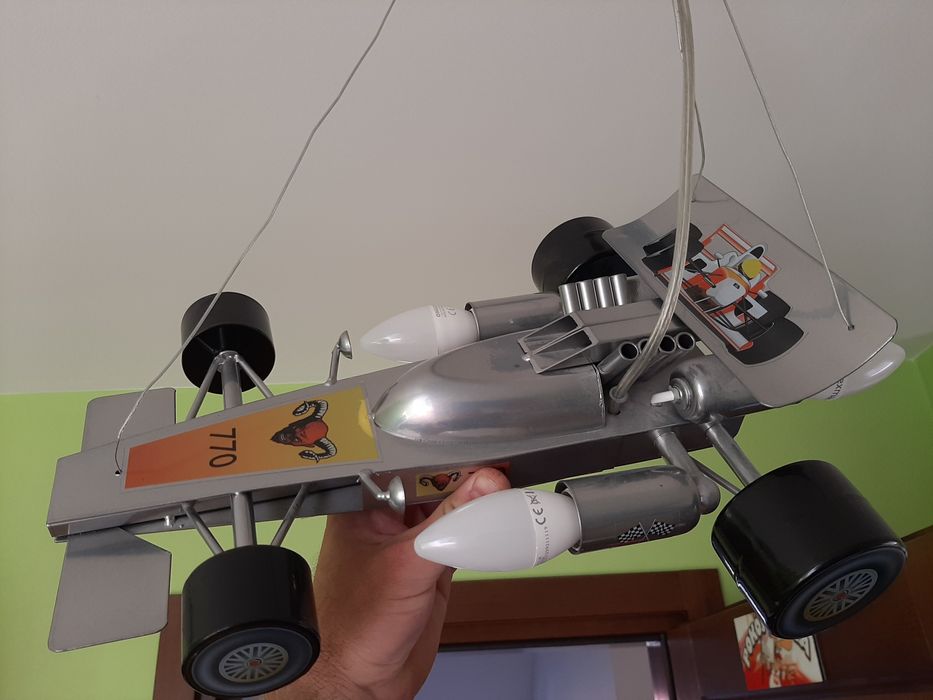 Lampa/Żyrandol w kształcie  wyścigówki do pokoju dziecka