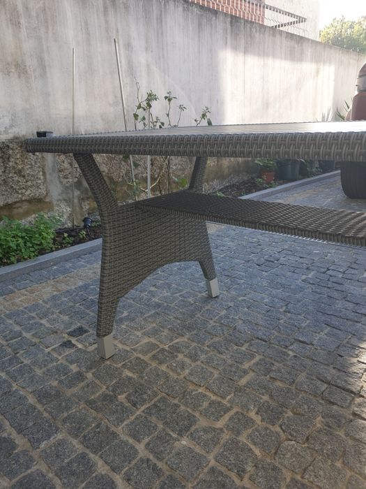 Mesa de jardim como nova