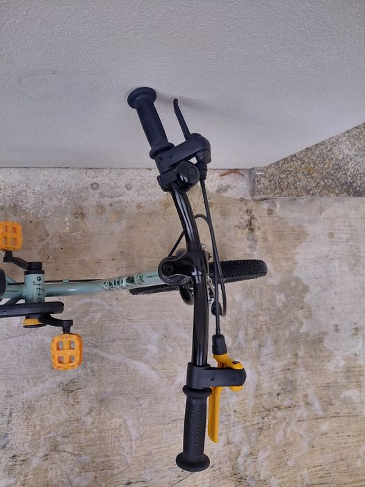 Bicicleta criança roda 14'. Quadro em Alumínio