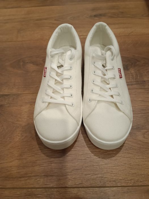Tênis brancos Levi's novos
