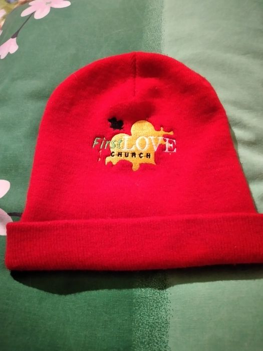 Червона шапка Supreme  стильна, унісекс.