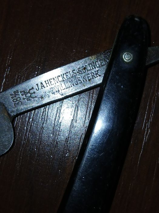 Бритва небезпечна.Англія