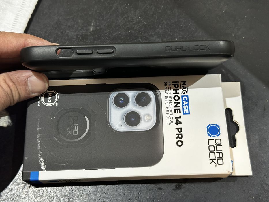 Capa QuadLock iPhone 14 Pro