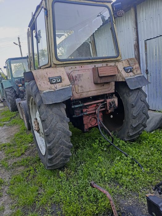 ЮМЗ з великою кабіною