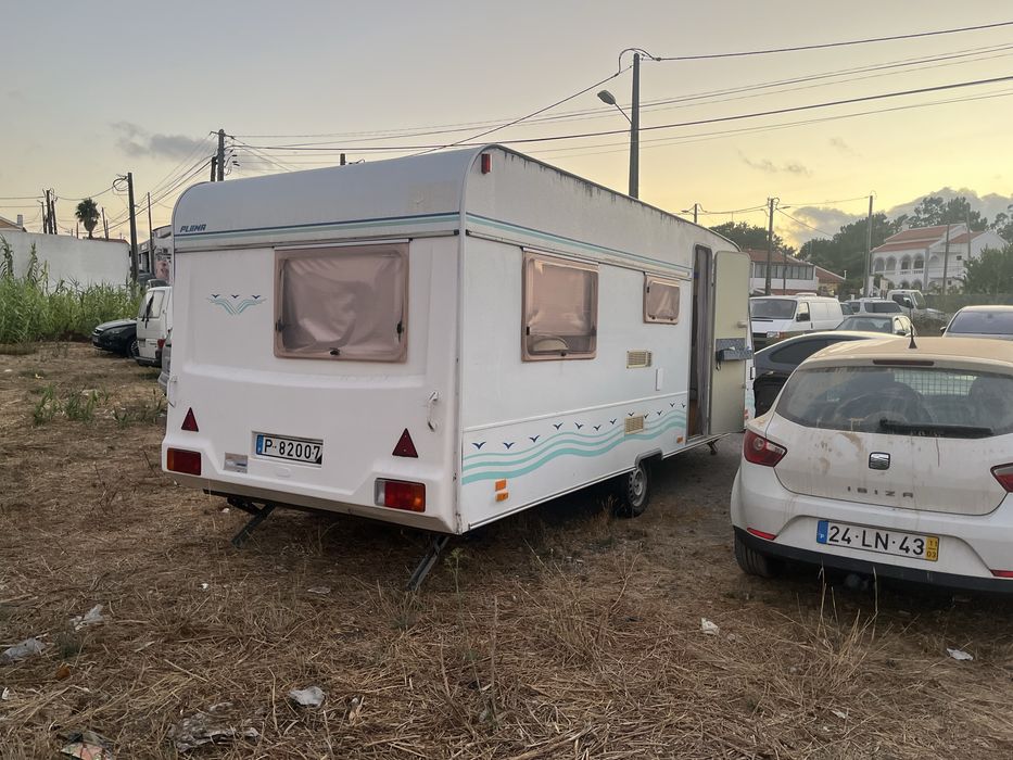 Caravana pluma 530
