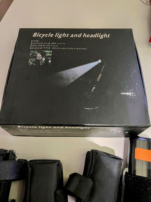 Luz bicicleta e baterias