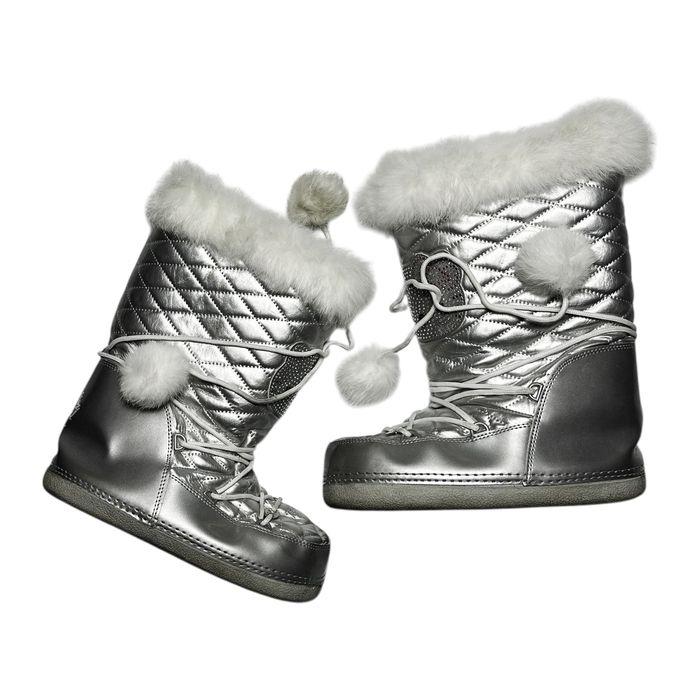 Hello kitty by Victoria Casal Couture moonboot y2k
