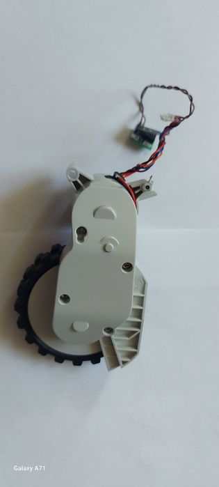 Koło lewe do robota sprzątającego Dreame D10 Plus - RLS3D