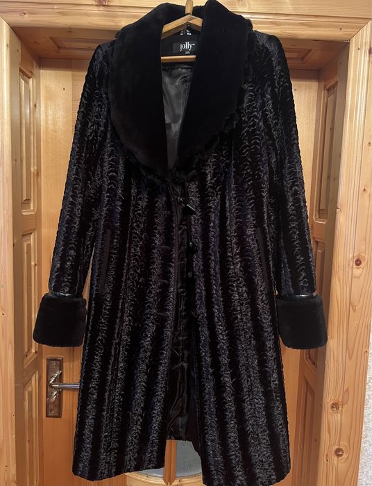 Зимове пальто з каракуля