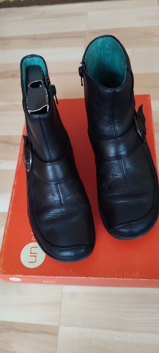 czarne botki Clarks