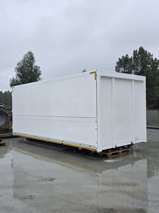 Carroceria fibra, nova, abre em todos os lados