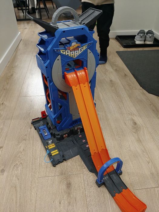 Tor samochodowh Hot Wheels CITY Rajdowy mega garaż FTB68