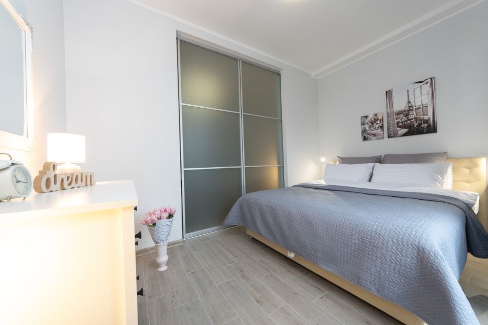 Дизайн-проект "ПАРИЖ У ВІКНІ". ЖК Британський Квартал. Подобова оренда