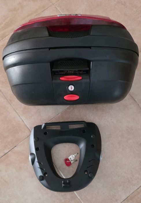Top Case Giv 34L i com base em excelentes condições