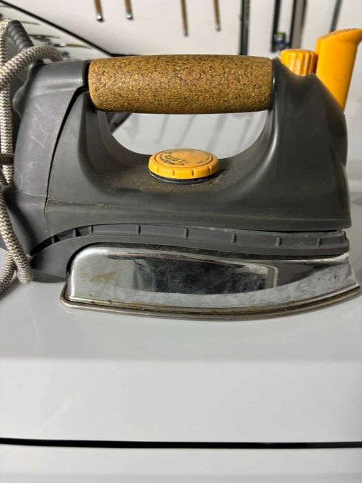 утюг праска  на запчастини ARIETE