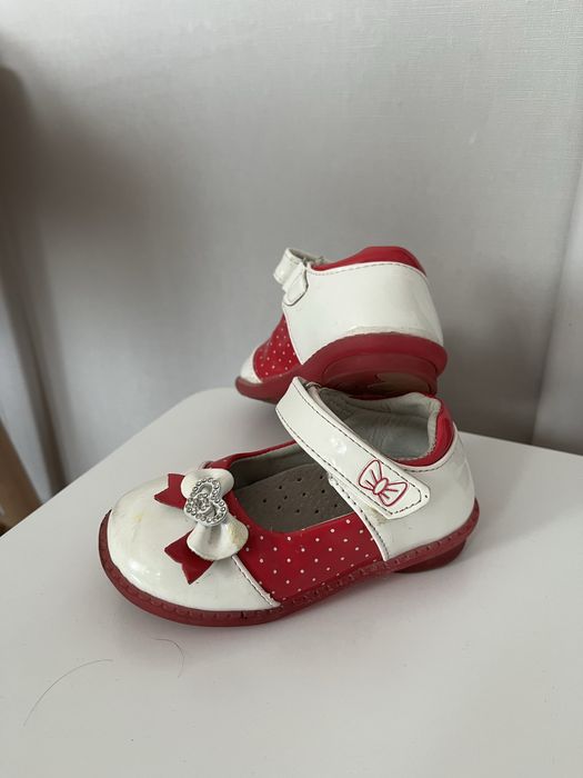 Туфлі для дівчинки