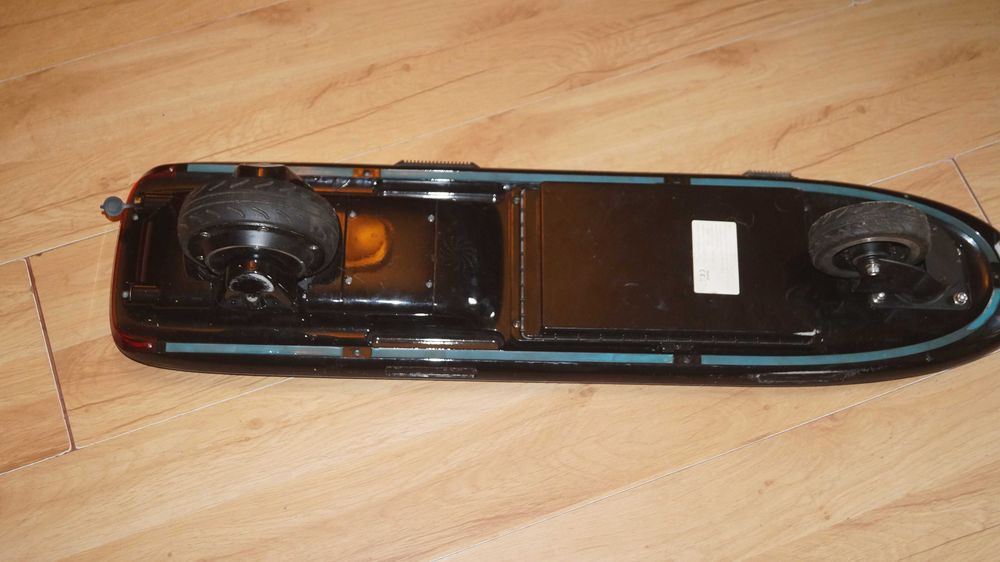 Deskorolka Shenzhen CB-H11 elektryczna akumulatorowa 300W