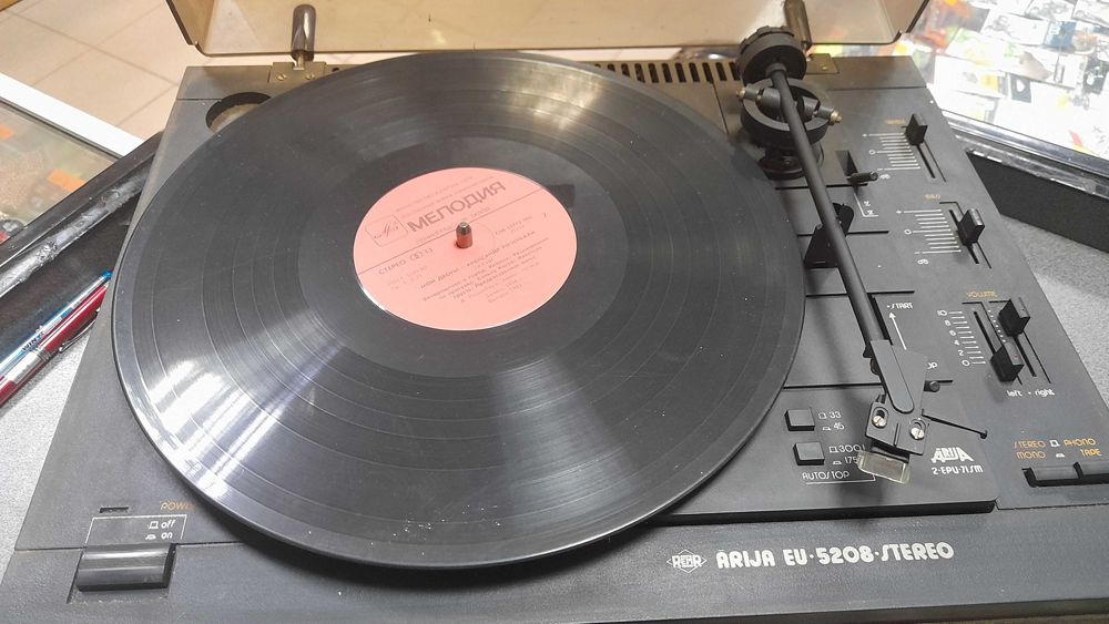 продам проигрыватель Ария 5208