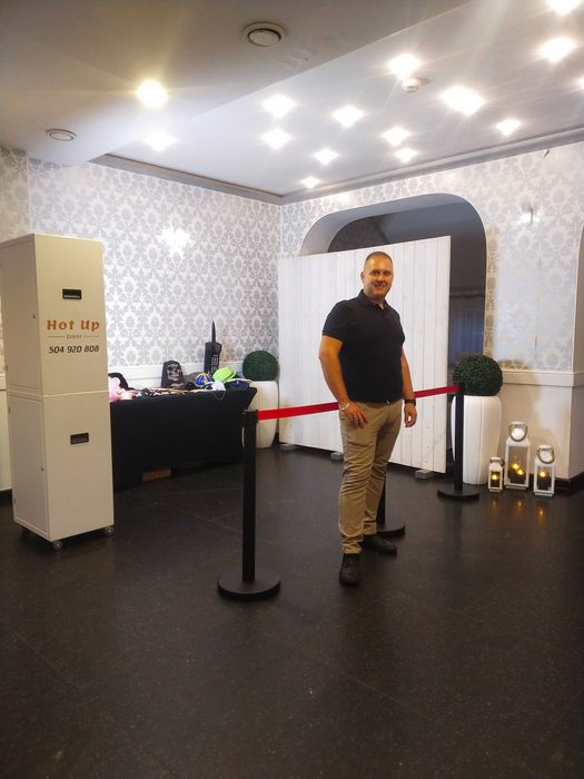 Fotobudka / Foto Budka – Atrakcja na Urodziny Wesele Imprezę