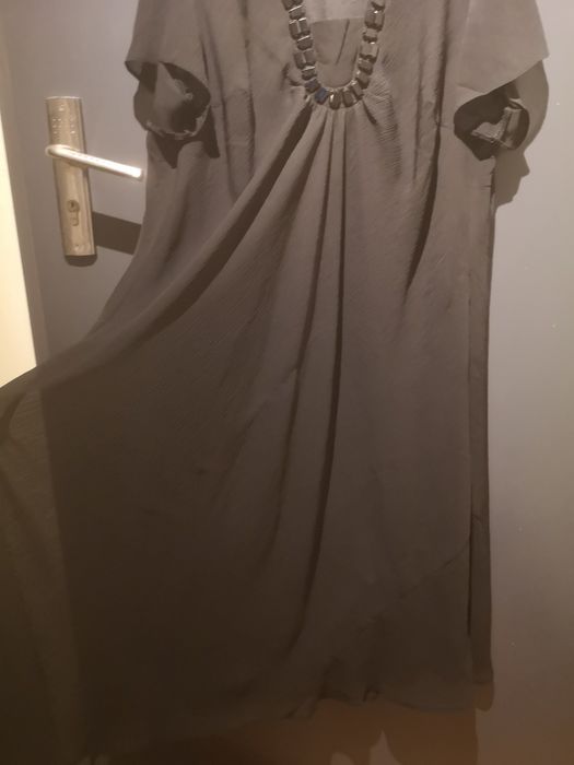 Czarna zwiewna sukienka z halką