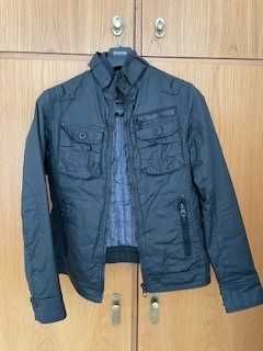 Casaco impermiavel da marca Bershka Man