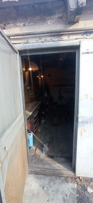 Гараж в дачному кооперативі