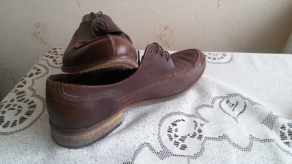 buty ,,split toe shoes"ze skory naturalnej