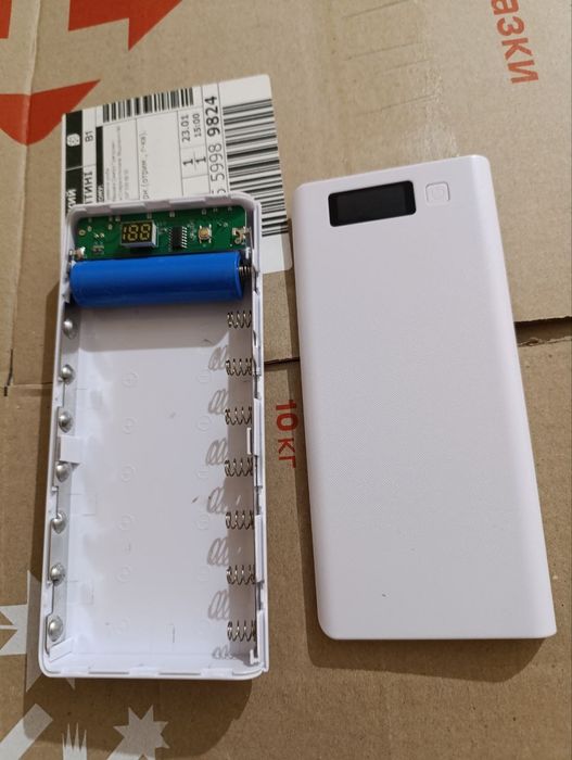 Продам корпус повербанка 5v 2.4A на 8 акумуляторів