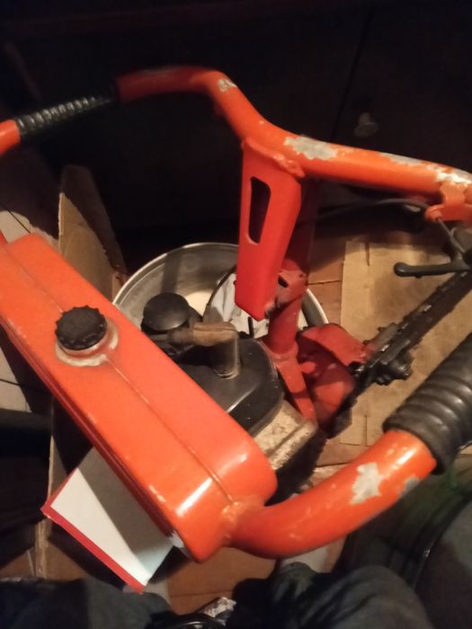 Продам бензопилу Урал.