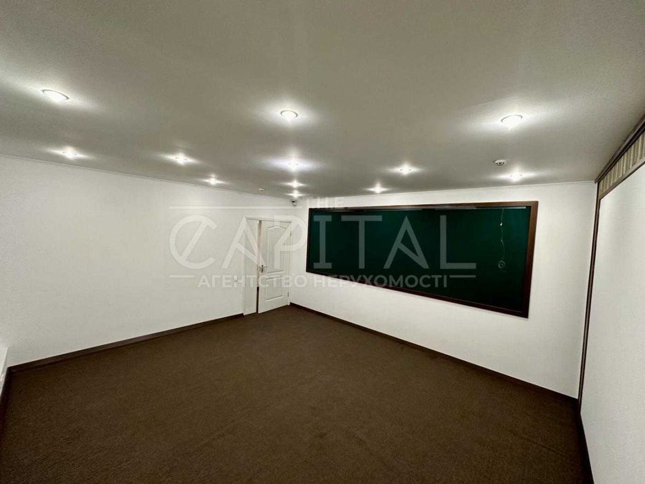 Продаж фасадного приміщення Грушевського Печерськ Центр метро Київ