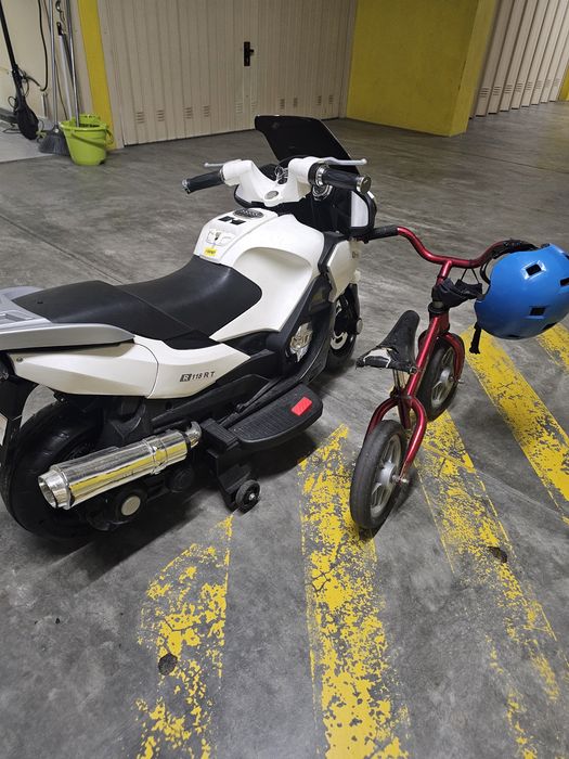 Mota e bicicleta para desocupar