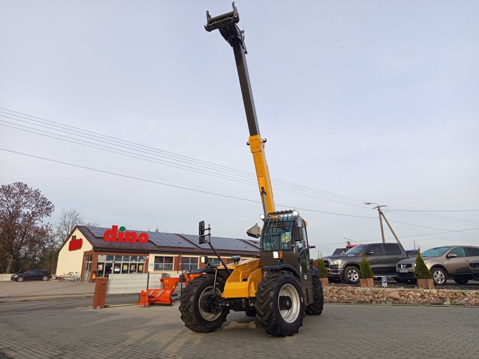 Ładowarka teleskopowa WOLF 3350T udźwig 3,5 T, wys. podnoszenia 7 m.