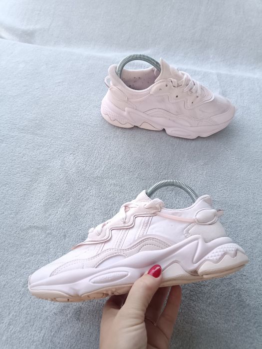 Детские кроссовки Adidas Ozweego р35.5