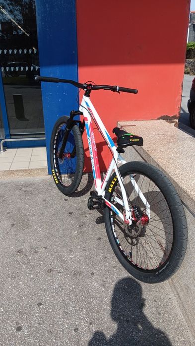 Vendo bicicleta nova