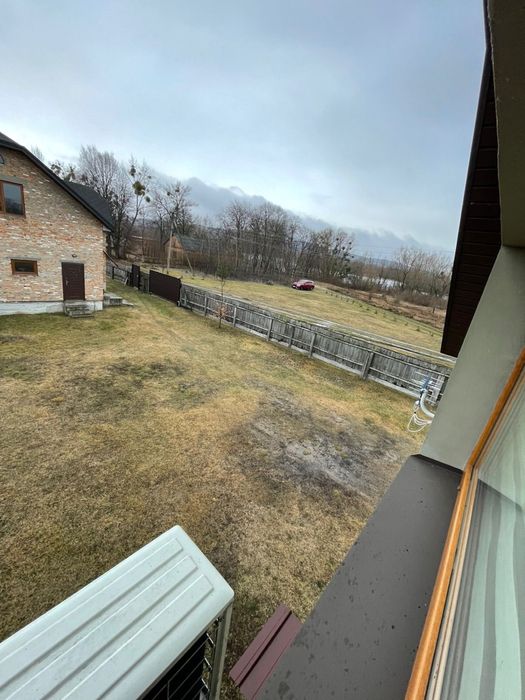 Новий будинок з лазнею біля Дніпра