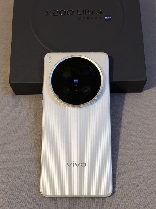 Vivo x200 ultra 16/512 gb