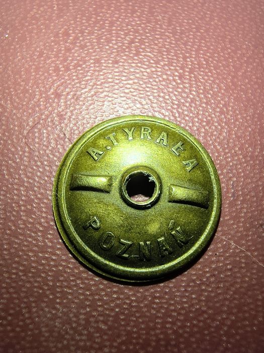 Sygnowana nakrętka odznaki