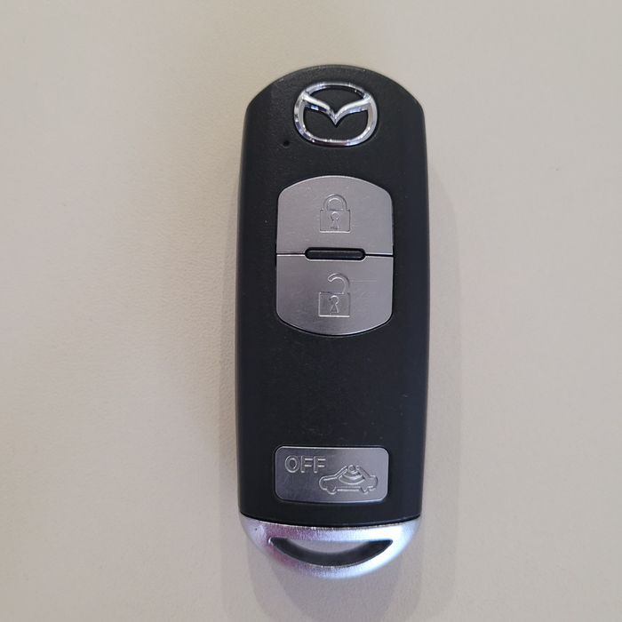 Продам смарт ключ мазда 2017года (оригінальний)