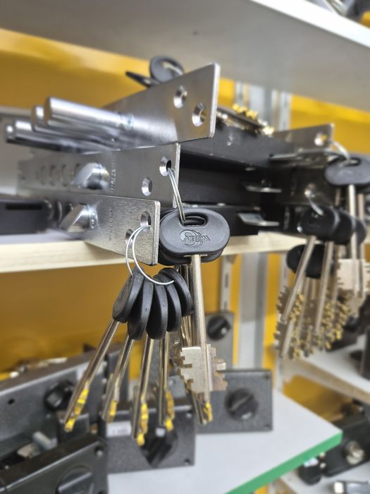 Аварійне відкриття замків 24/7 | Двері, Авто, Сейфи