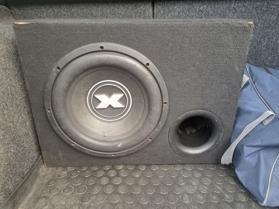 Zestaw car audio skrzynia basowa wzmacniacz radio