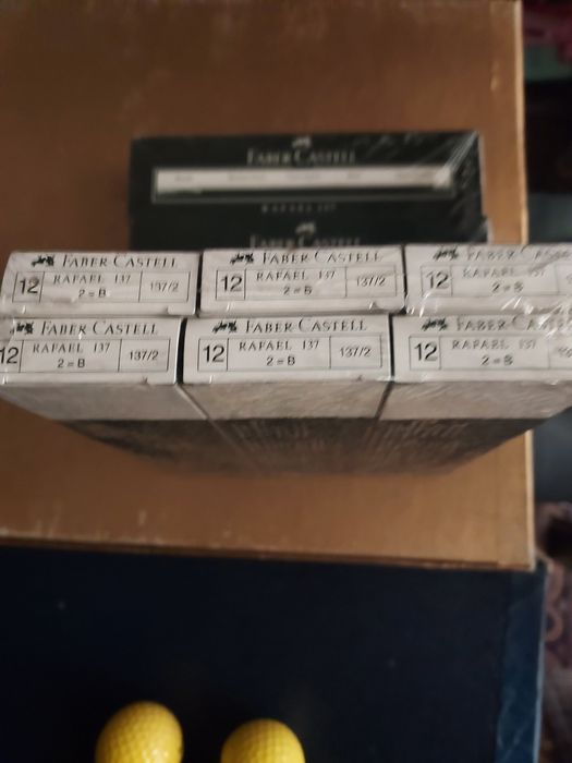 5 CAIXAS DE 12 LÁPIS. Faber Caste0ll.germany. são 12x5 LÁPIS. Novos.