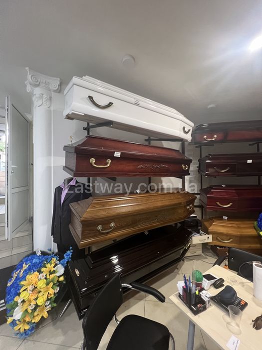 Труни в наявності – економ, стандарт, преміум