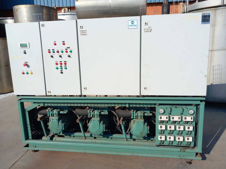 Grupo de frio composto por 2 centrais de frio e vários evaporadores
