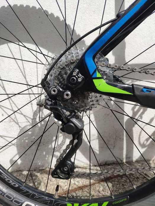 Bicicleta Fuji Carbono 29” – Deore XT & Manitou