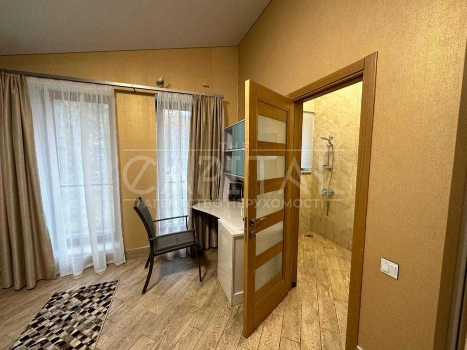 Оренда затишного будинку 300 м² у Лісниках, 30 соток землі